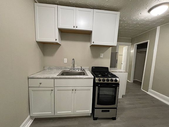 5th image of 184 E Loudon Ave #1