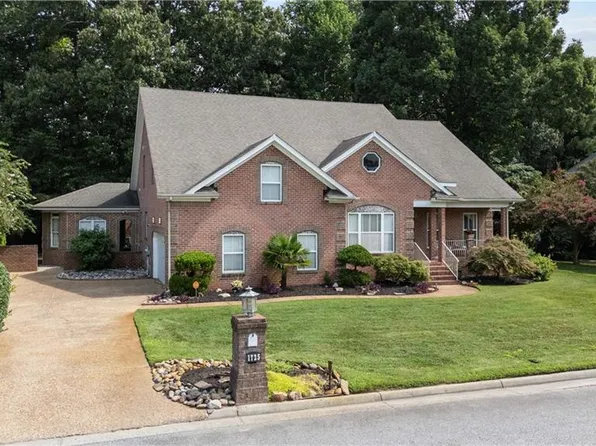 1725 Swan Lake Cres, Chesapeake, VA 23321
