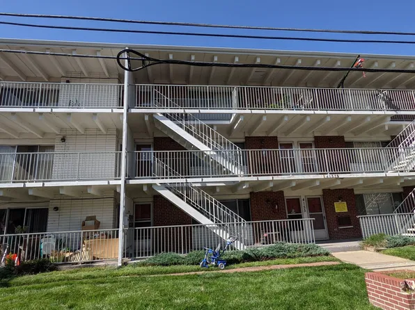 ParryDise Apartments, 4155 E Iowa Ave APT 303, Denver, CO 80222