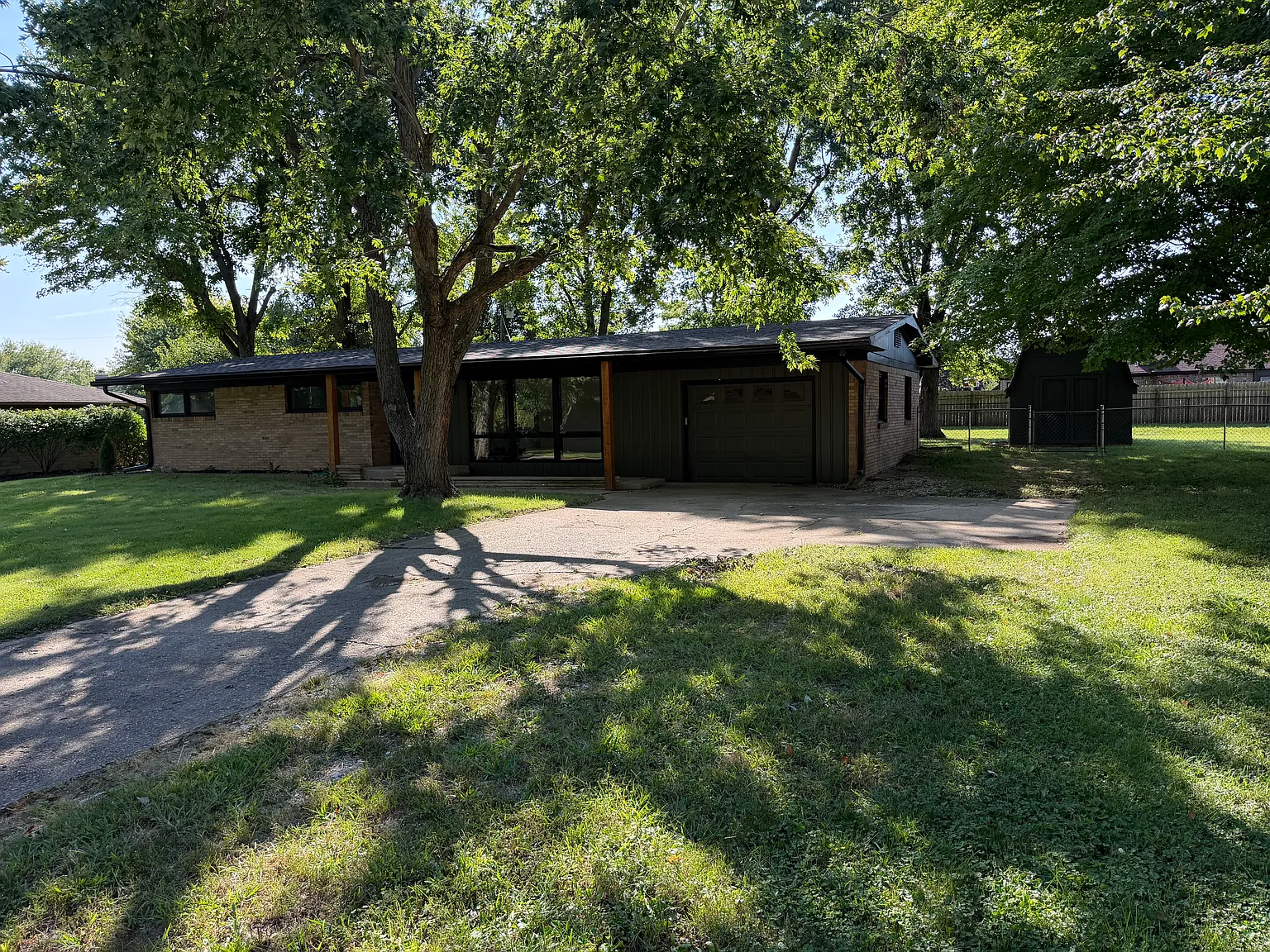 3 bed, 2408 sqft, $2,000 — Photo 2