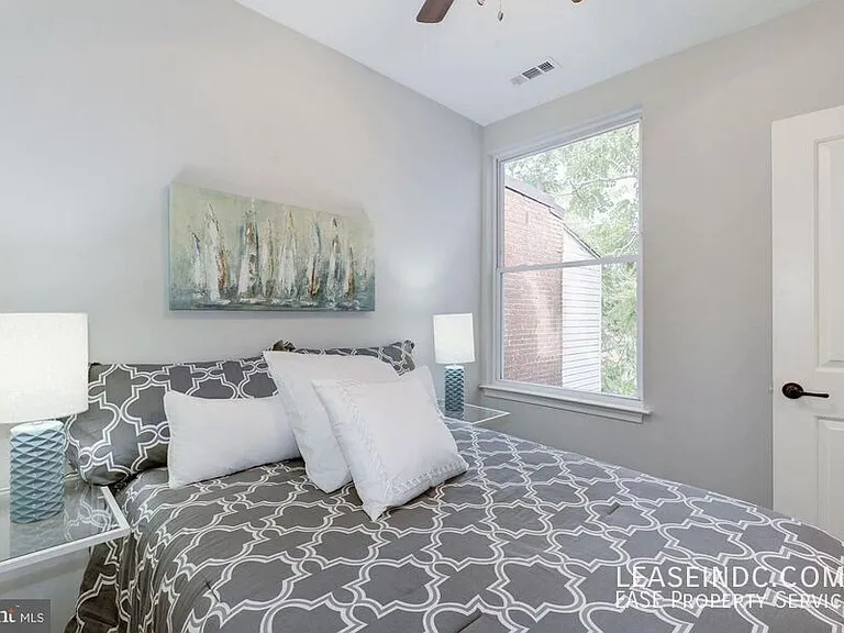 2129 4th St NE — Photo 13