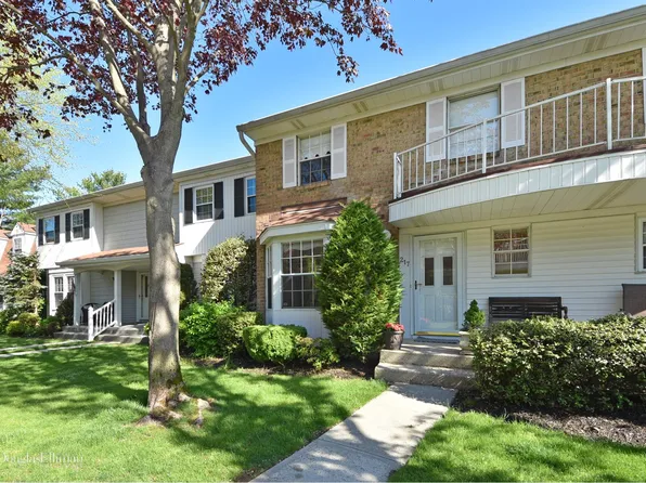217 Summit Way, Syosset, NY 11791
