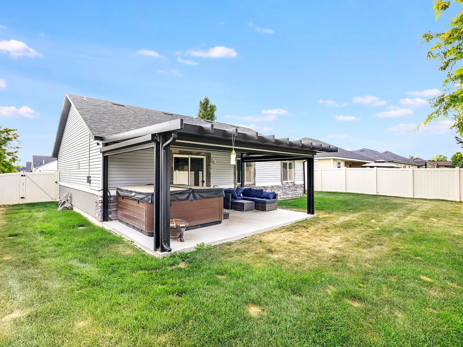 3 bed, 1196 sqft, $2,150 — Photo 3