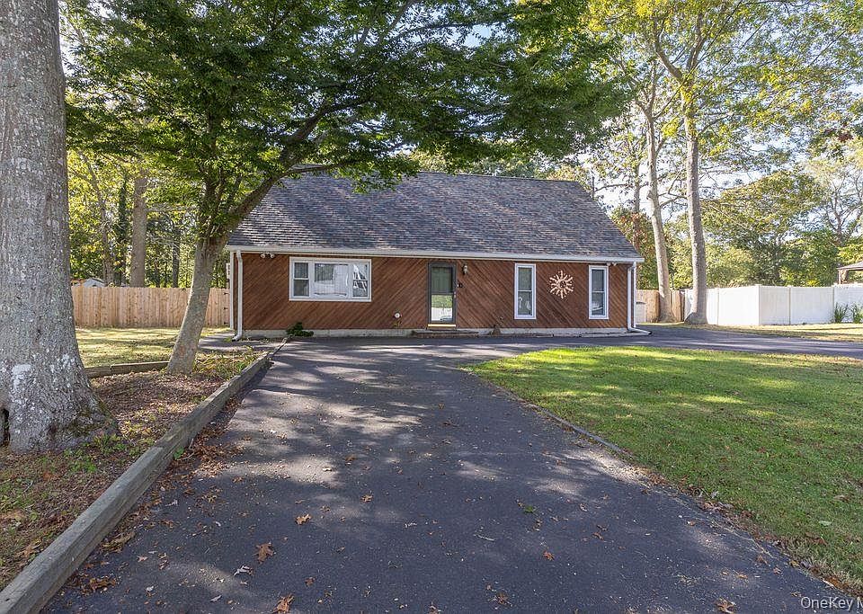 1st image of 473 Sleepy Hollow Drive