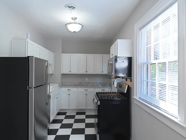 2432 Glenmary Ave #C1 — Photo 3