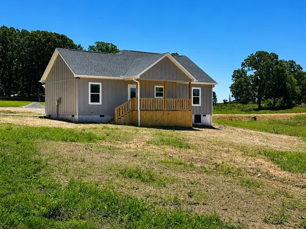 1106 Baker Ln, Lawrenceburg, TN 38464