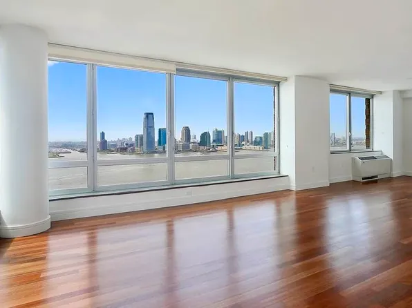 30 West Street 20F image 2 of 6