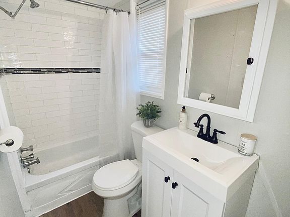5th image of 221 Pennsylvania St #2