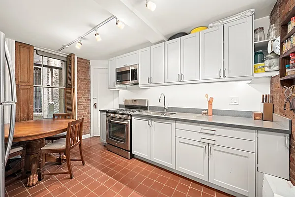 Sold by Compass | media 3