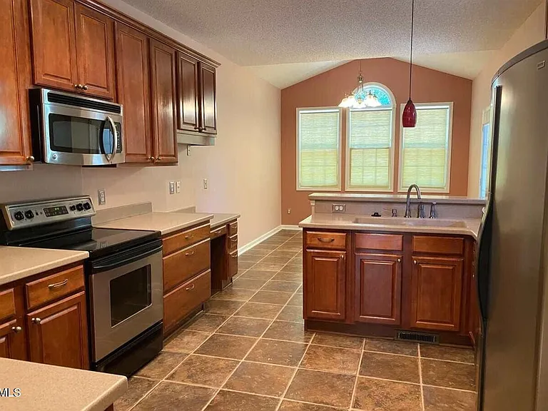 3117 Cregler Dr — Photo 5