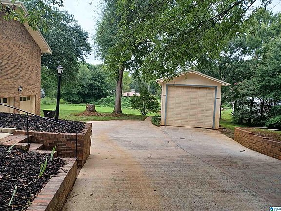 3rd image of 1012 Dogwood Cir