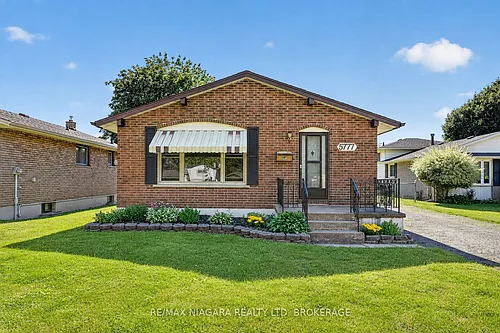 5777 Sunnylea Cres Photo 1