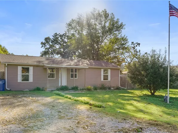 356 S Eastern Ave, Gentry, AR 72734