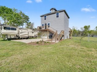 9406 Avenue E, Liverpool, TX 77577
