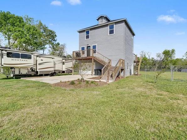 9406 Avenue E, Liverpool, TX 77577