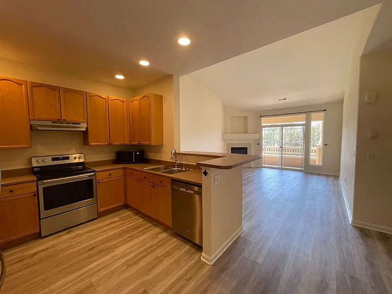 8457 S Hoyt Way #303 — Photo 1