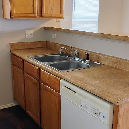 4th image of 1305 Village Garden Dr