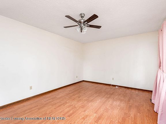 3rd image of 1415 Pierce Rd