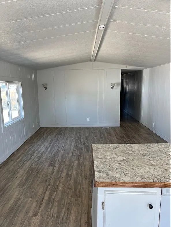 2 bed, 700 sqft, $925 — Photo 2
