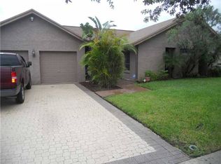 5240 NW 85th Ave, Lauderhill, FL 33351