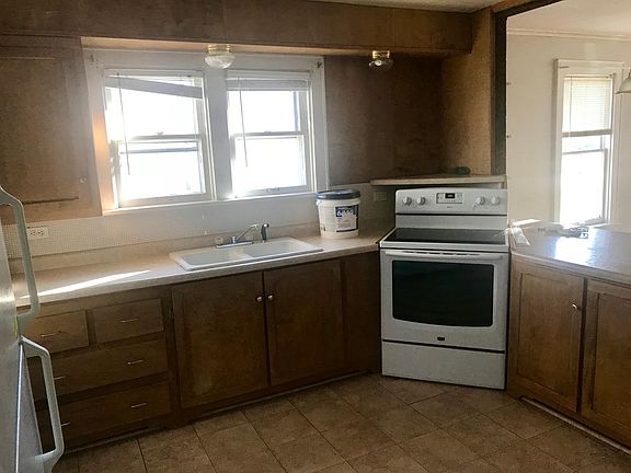 3rd image of 319 W Marquette St