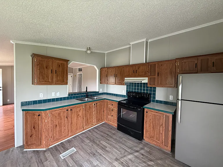 125 Middle Ave #40 — Photo 8