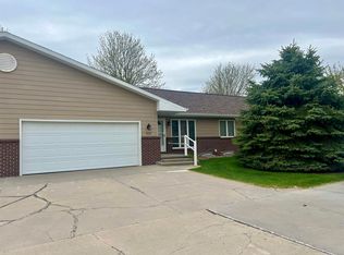 413 E 56th St, Kearney, NE 68847