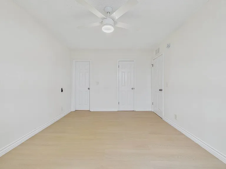 Gale Apartments — Photo 36
