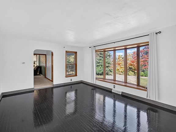 5th image of 857 Riverview DRIVE