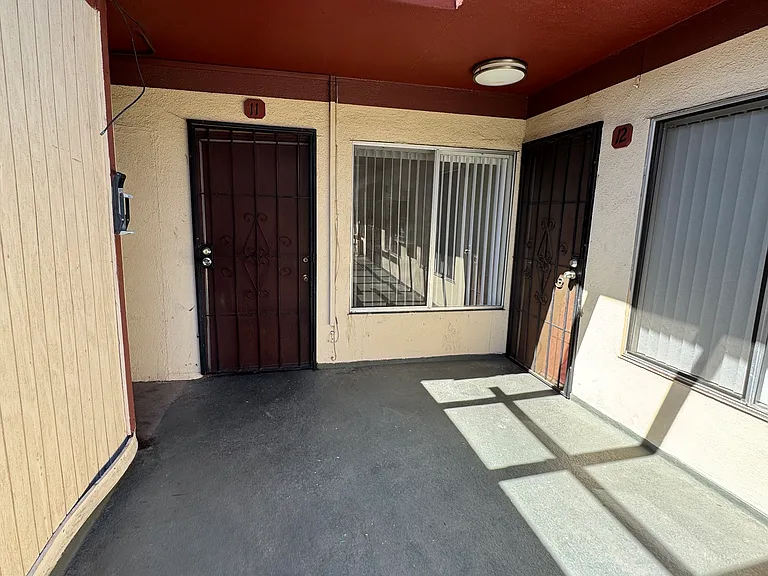 Whitsett Ave — Photo 20