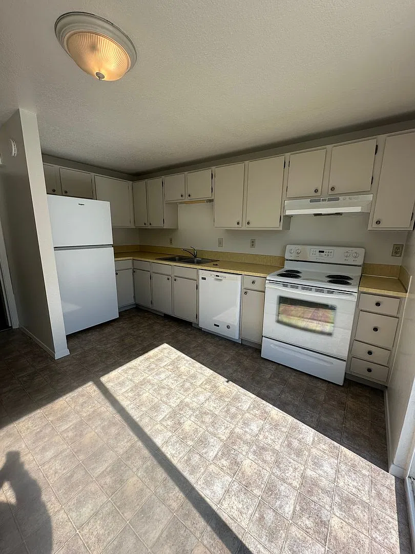 Charming 2-Bedroom Apartment In The Heart Of Pleasant Grove! — Photo 1