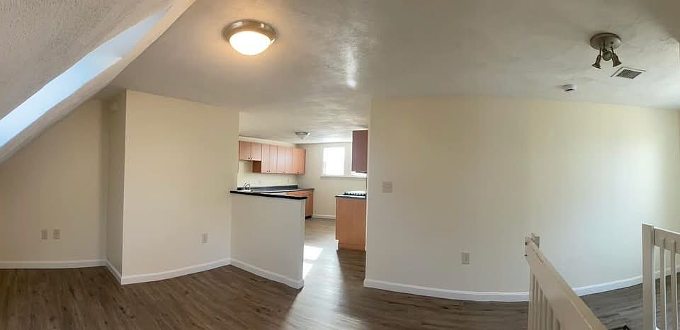1st image of 102 Holten St Floor 3