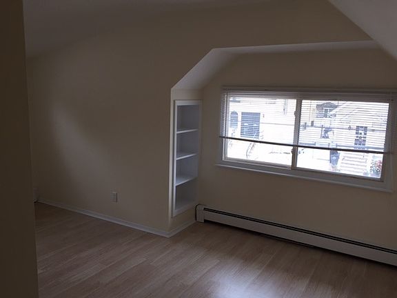 5th image of 16019 96th St