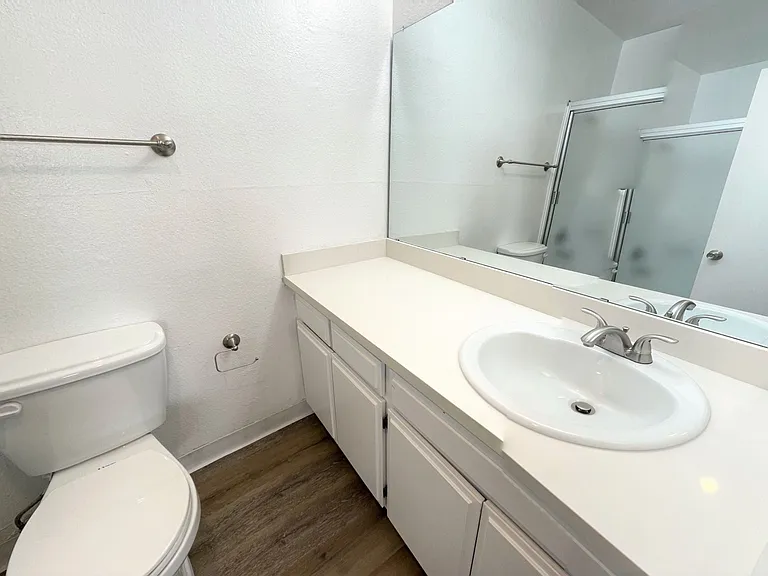 5300 Kester Avenue — Photo 22