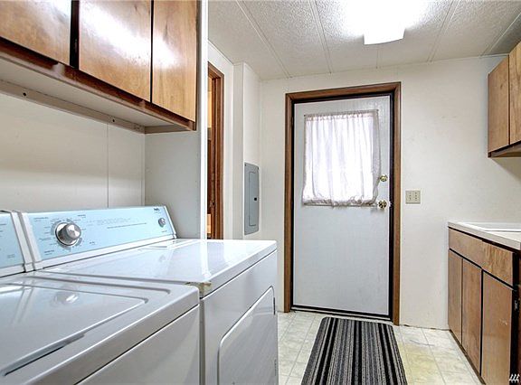 2nd image of 5900 64th St NE Unit 206