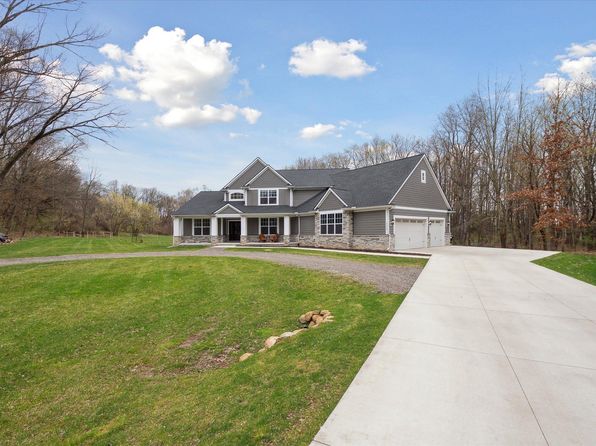 3257 Hunter Rd, Brighton, MI 48114
