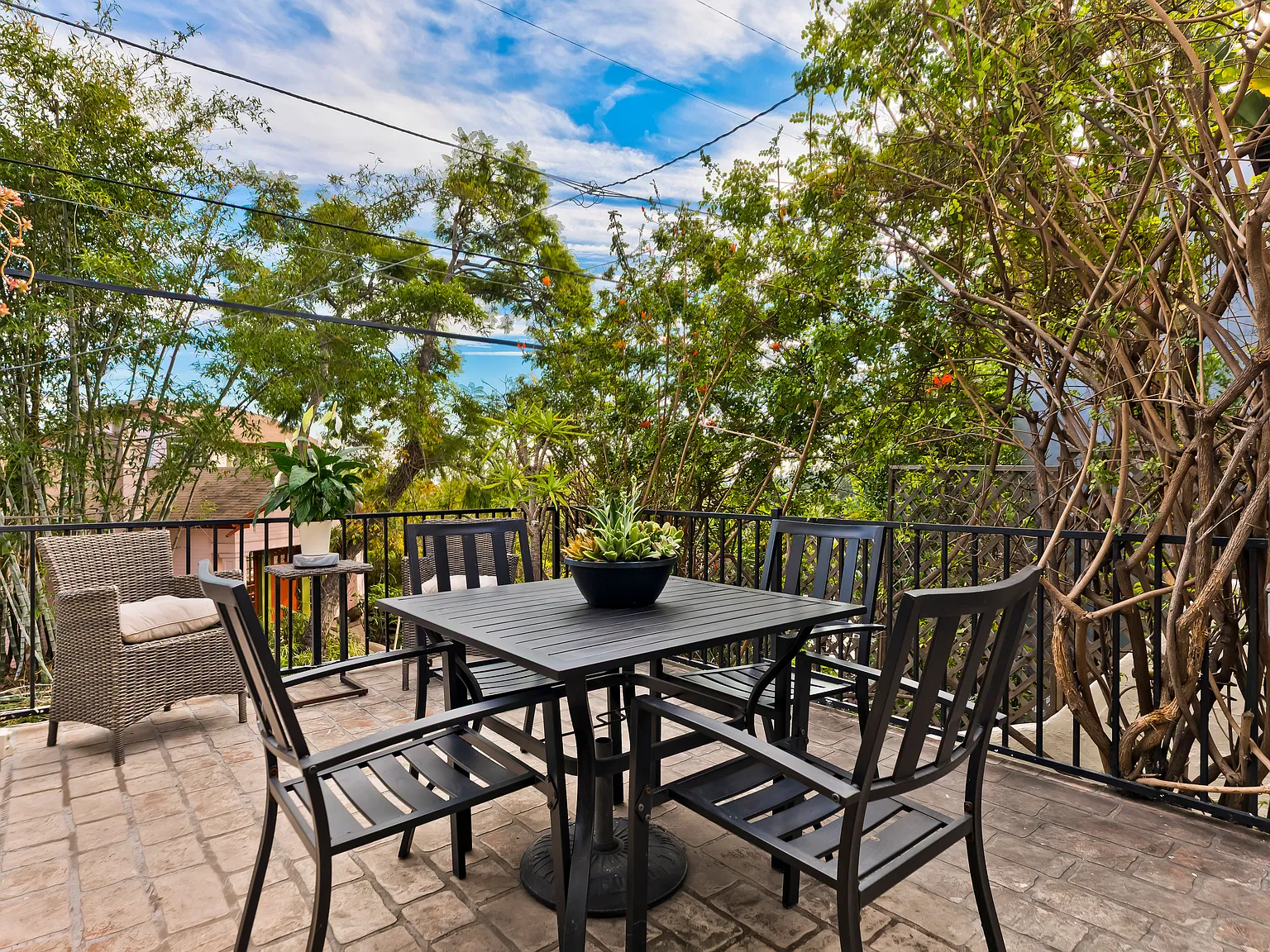 2 bed, 800 sqft, $5,825 — Photo 4