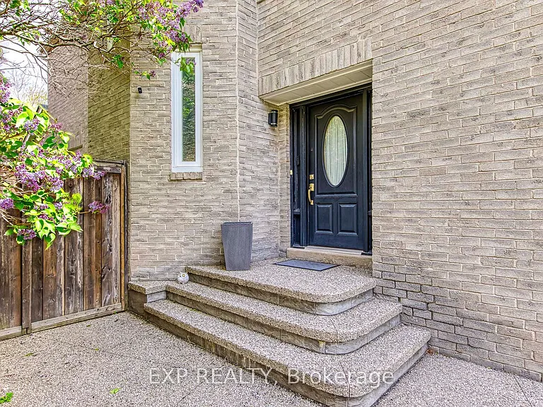 1225 Hedgestone Cres — Photo 4