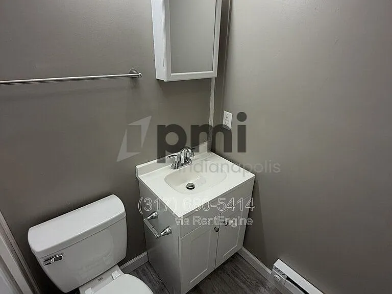 1023 E 8th St #3 — Photo 7