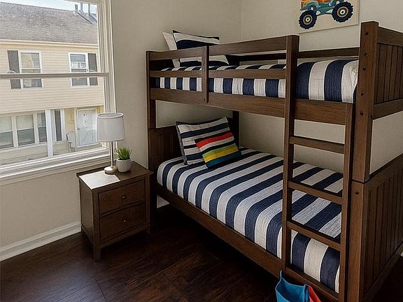 4th image of 21 Locust Ct