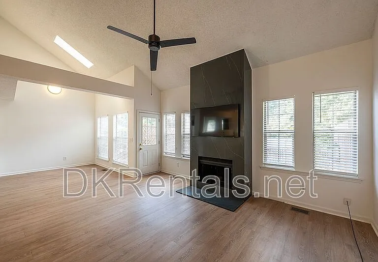 2200 Goodwood Blvd SE — Photo 5
