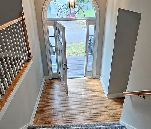 2nd image of 512 Earnest Ln