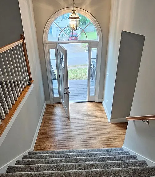 512 Earnest Ln — Photo 2