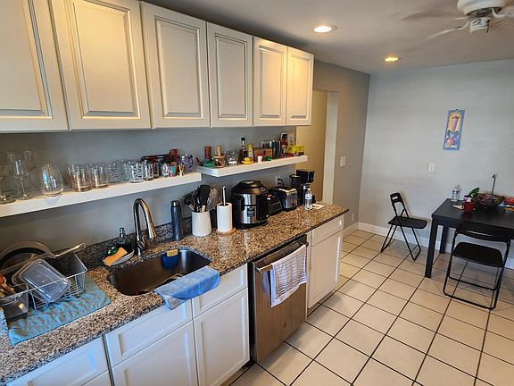 2nd image of 972 Saratoga St #6A