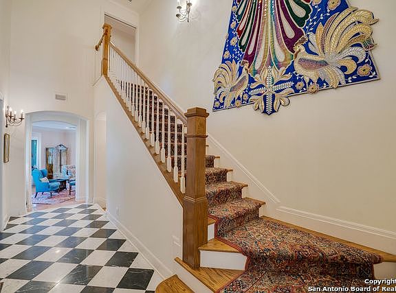 4th image of 203 Mayflower St