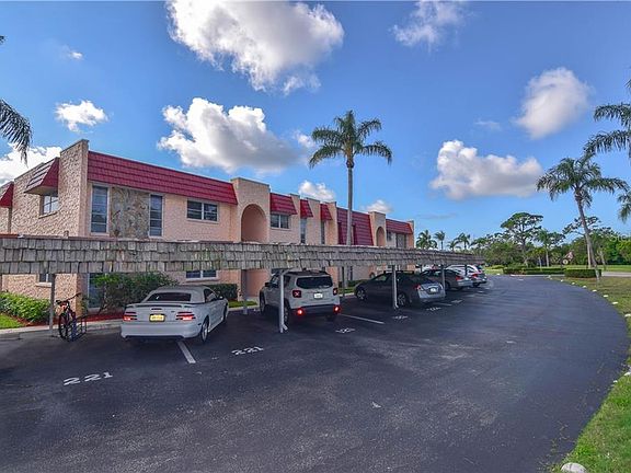 3rd image of 221 Buttonwood Cir #221