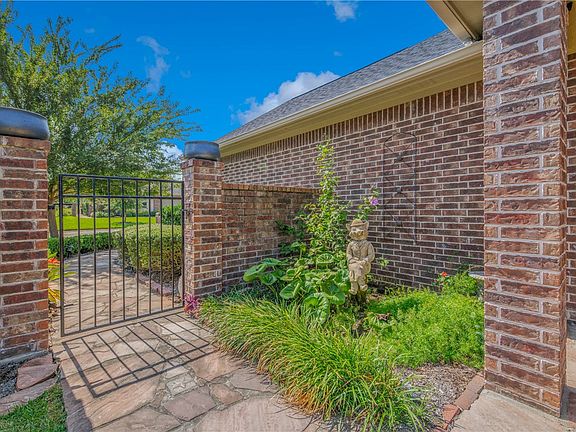 4th image of 2209 Ironwood Dr