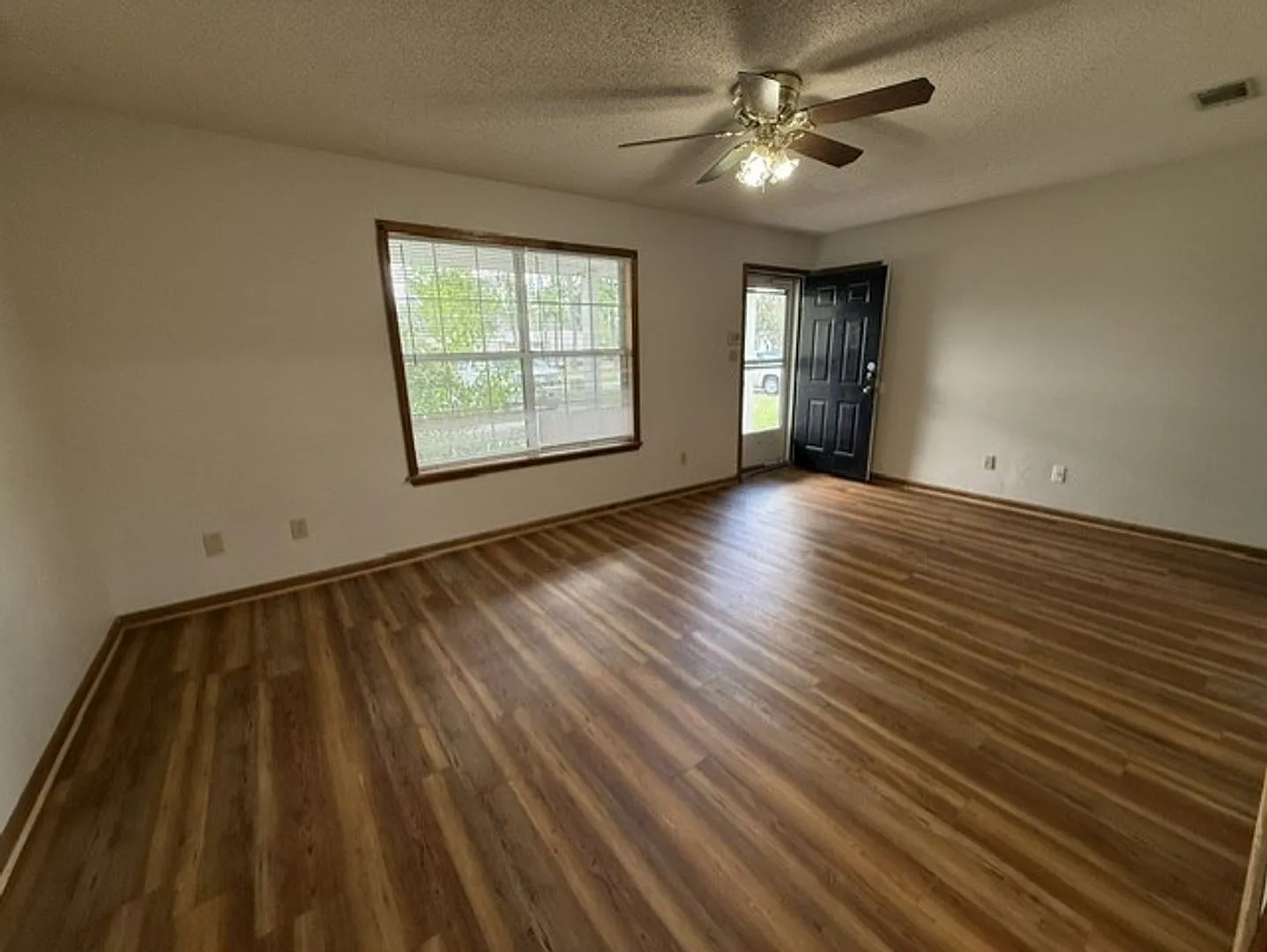 2BD/1B duplex in Valdosta — Photo 2
