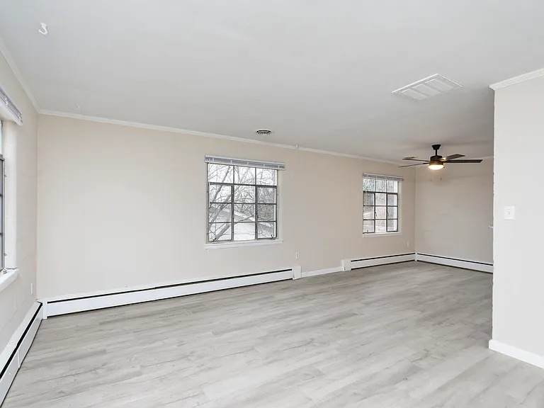 208 N Jefferson St — Photo 5