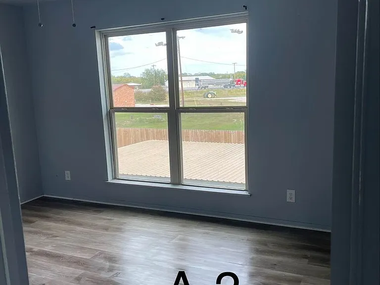 APT02-COLEMAN — Photo 3